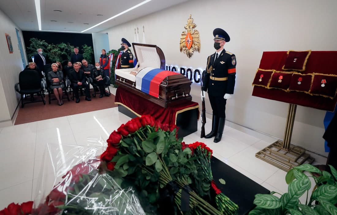 Москвада 8 сентябрда фожиали тарзда вафот этган Россия Фавқулодда вазиятлар вазирлиги раҳбари Евгений Зиничев билан видолашув маросими бўлиб ўтди.