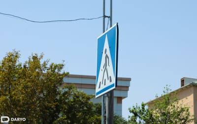 Самарқандда автобус мактаб яқинида йўлни кесиб ўтаётган болани уриб юборди 